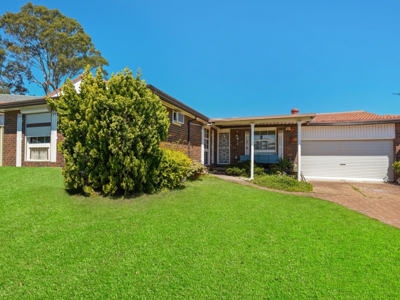 12 Stirling Place, Glenfield NSW 2167