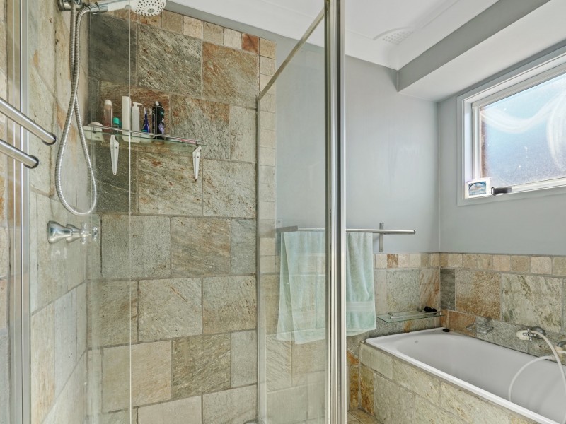 35 Fifth Avenue, Macquarie Fields NSW 2564