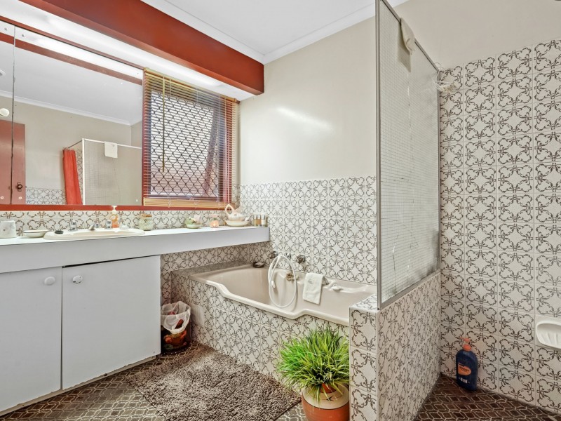 1 Treelands Avenue, Ingleburn NSW 2565