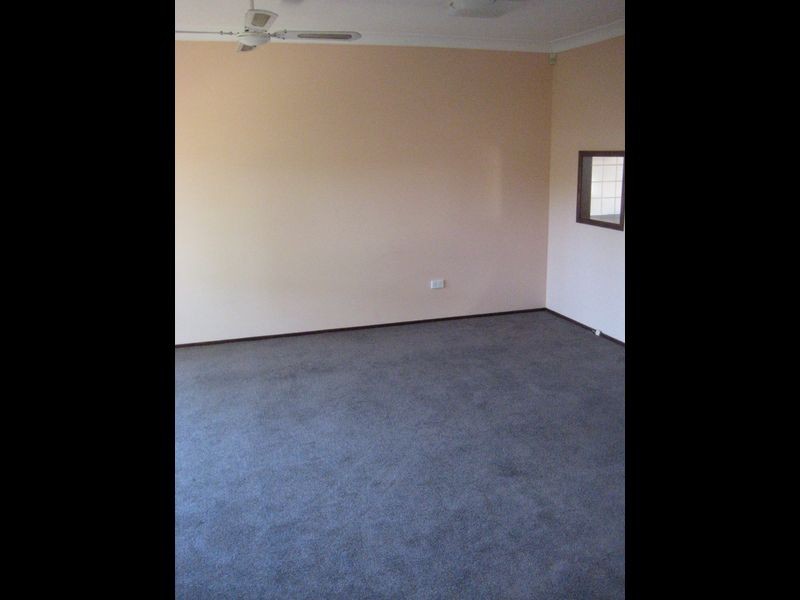 29-27 Waratah Crescent, Macquarie Fields NSW 2564