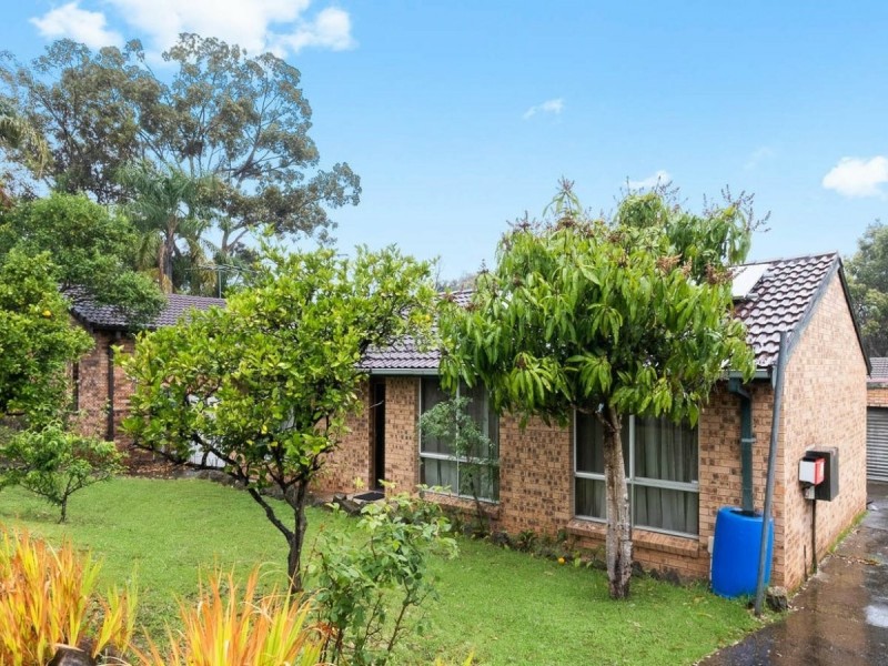 37 Woodlark Place, Glenfield NSW 2167
