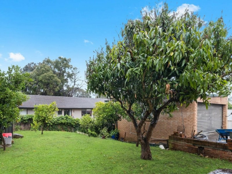 37 Woodlark Place, Glenfield NSW 2167