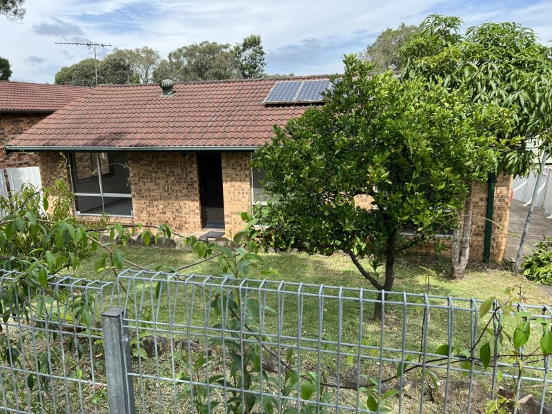 37 Woodlark Place, Glenfield NSW 2167