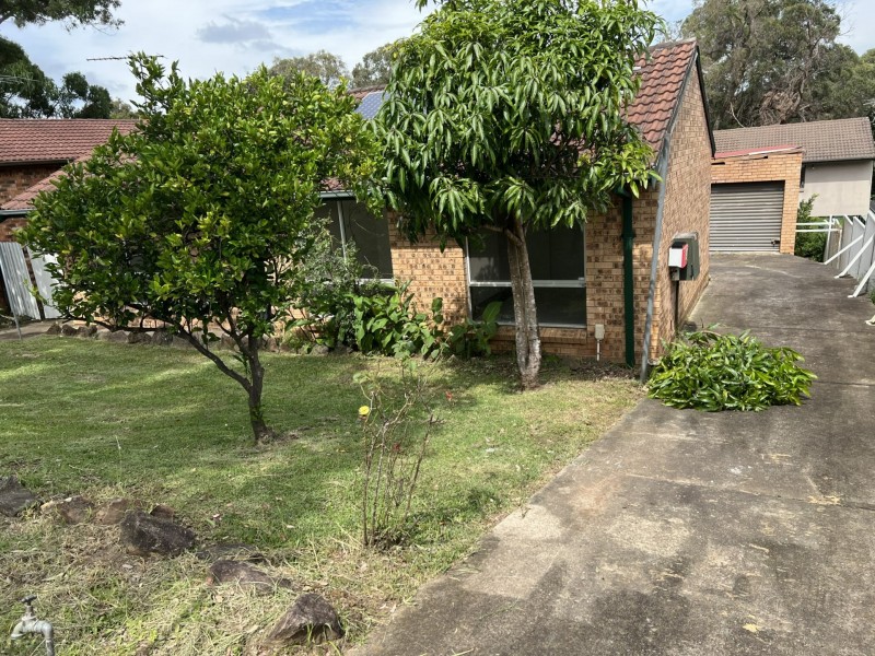 37 Woodlark Place, Glenfield NSW 2167
