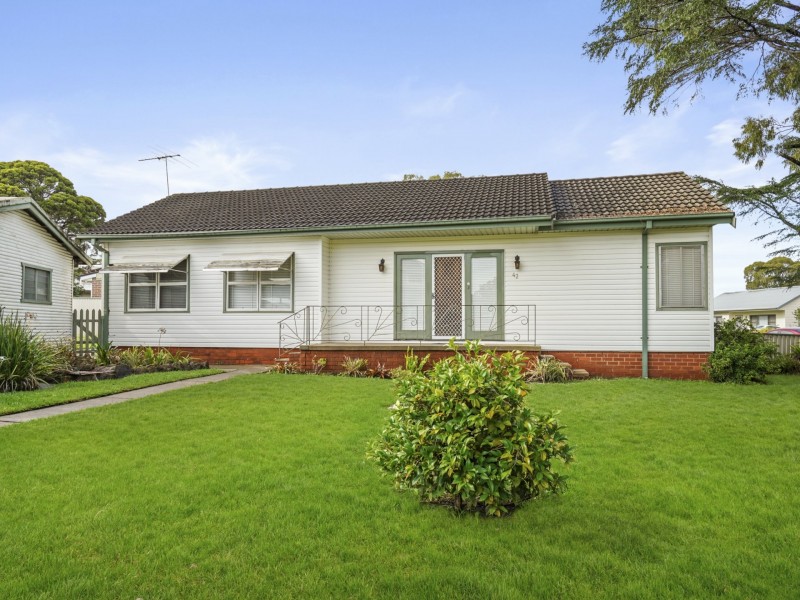 42 Wattle Avenue, Macquarie Fields NSW 2564