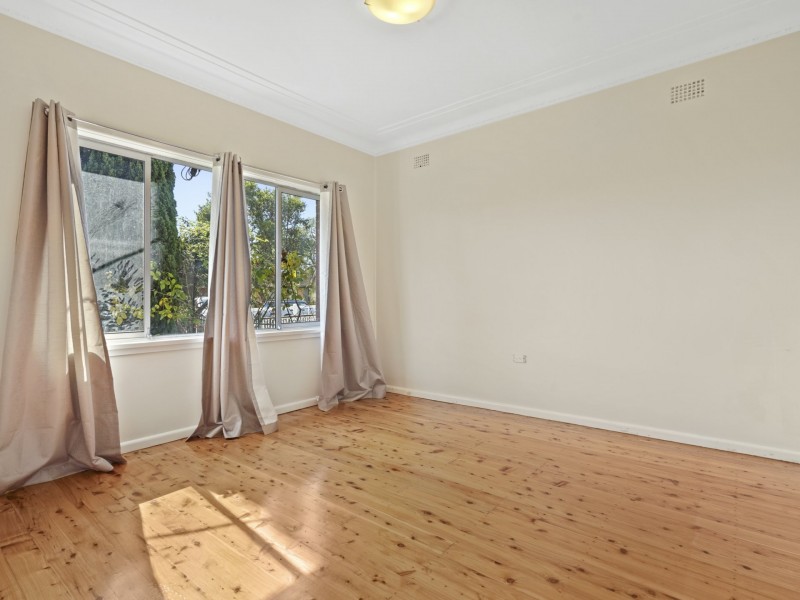 7 Lochee Avenue, Minto NSW 2566