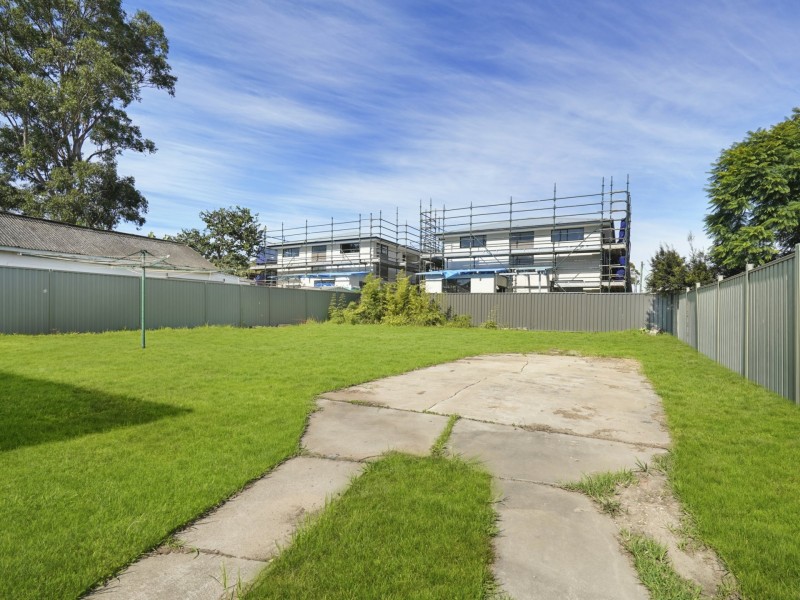 7 Lochee Avenue, Minto NSW 2566