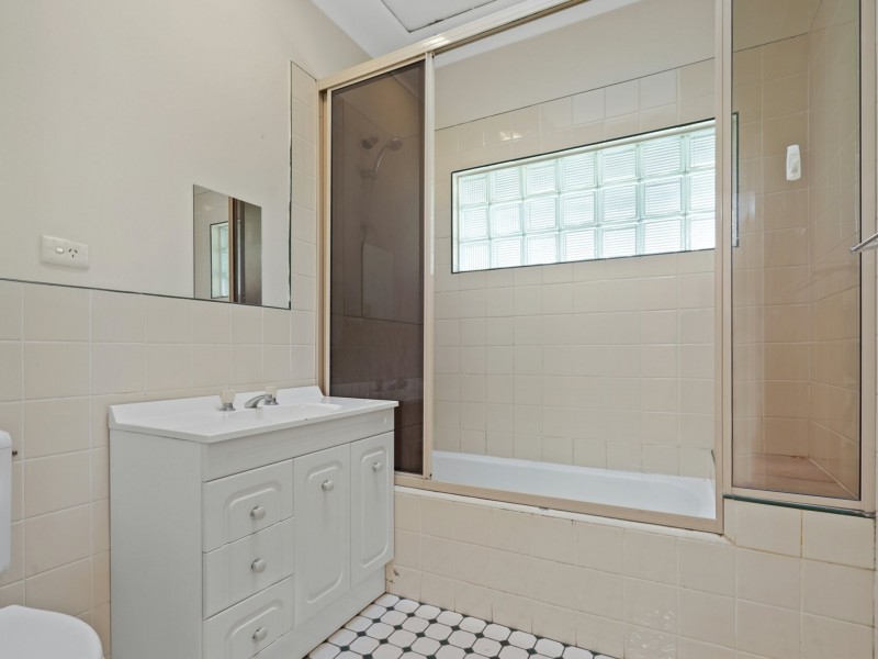 7 Lochee Avenue, Minto NSW 2566
