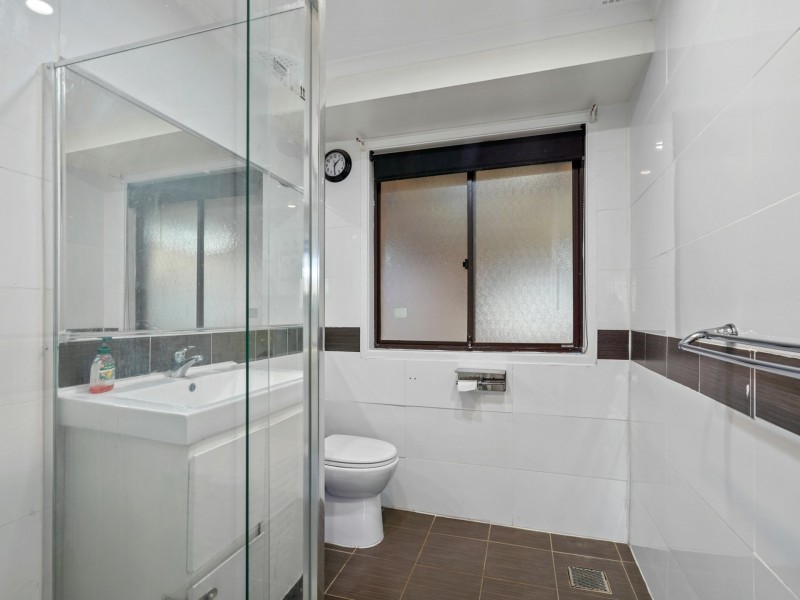 11 Cochrane Street, Minto NSW 2566