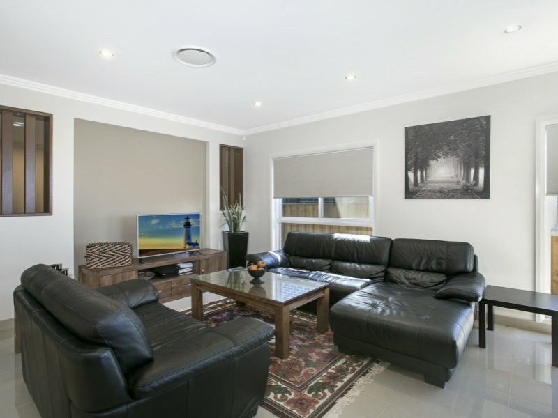 8 Hester Avenue, Claymore NSW 2559