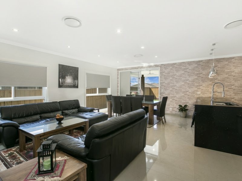 8 Hester Avenue, Claymore NSW 2559