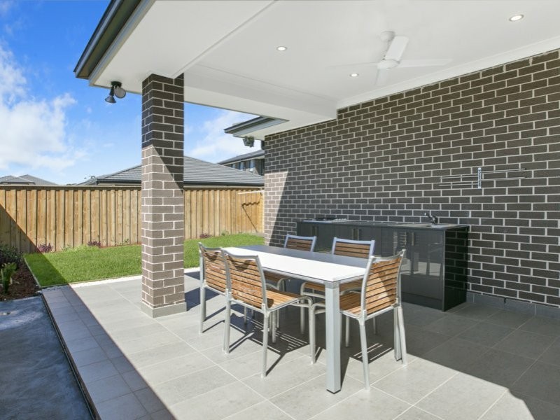 8 Hester Avenue, Claymore NSW 2559