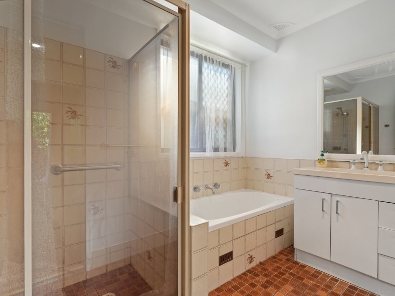 18 Lancia Dr, Ingleburn NSW 2565