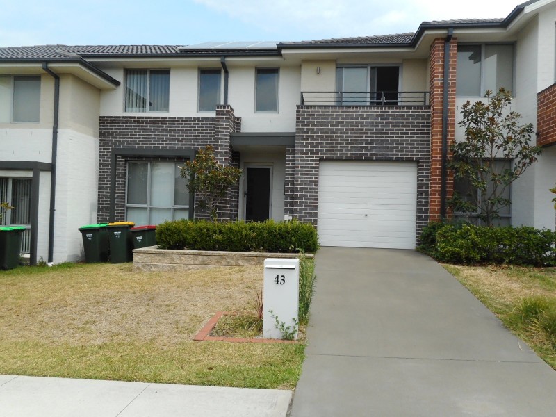 43 Sovereign Circuit, Glenfield NSW 2167