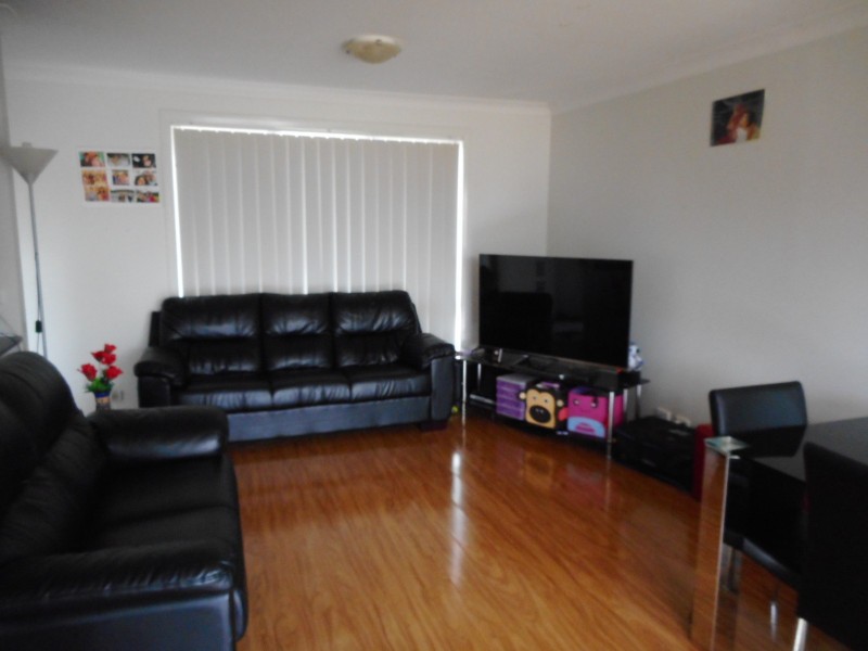 43 Sovereign Circuit, Glenfield NSW 2167