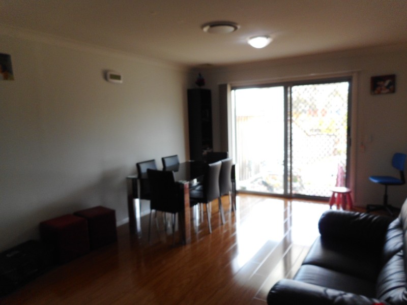 43 Sovereign Circuit, Glenfield NSW 2167