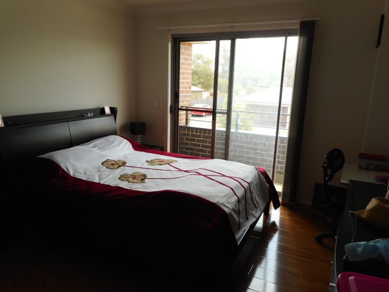 43 Sovereign Circuit, Glenfield NSW 2167