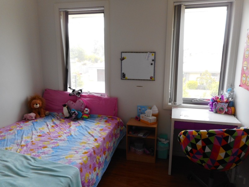 43 Sovereign Circuit, Glenfield NSW 2167