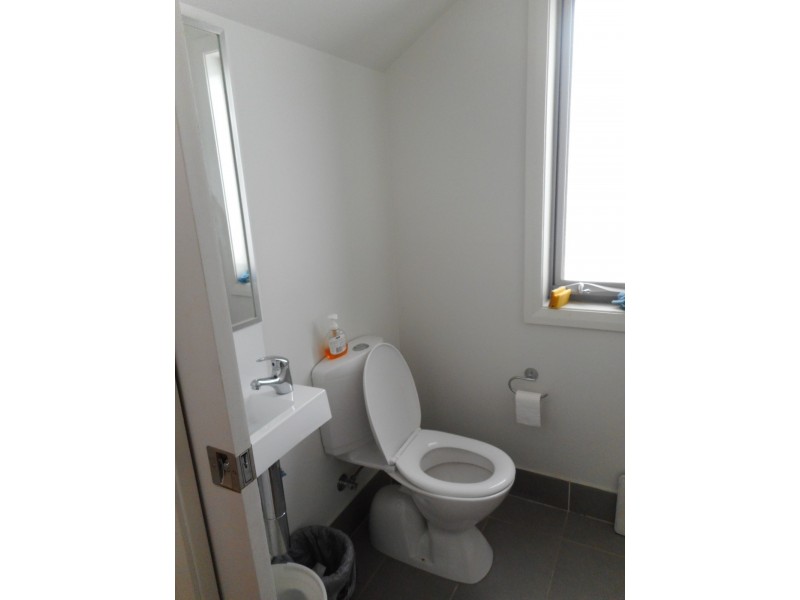 43 Sovereign Circuit, Glenfield NSW 2167