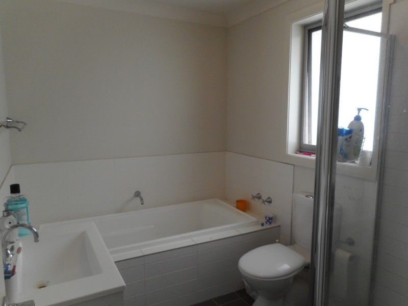 43 Sovereign Circuit, Glenfield NSW 2167