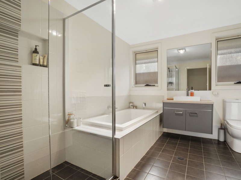 3 Bartle Avenue, Minto NSW 2566