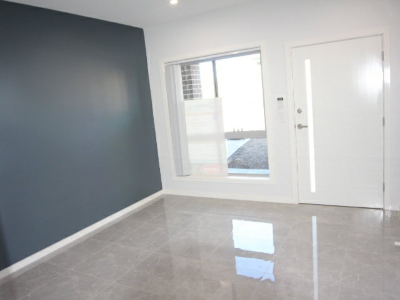 28 Chinnocks Ave, Campbelltown NSW 2560