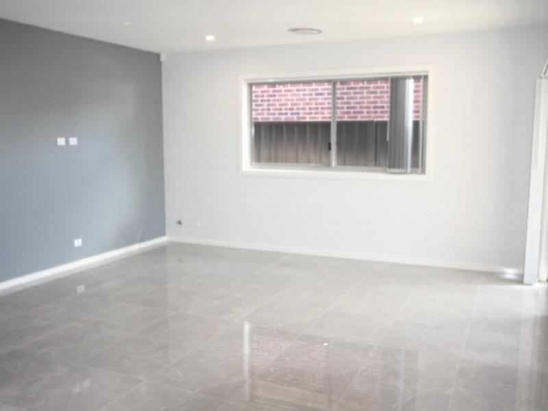28 Chinnocks Ave, Campbelltown NSW 2560