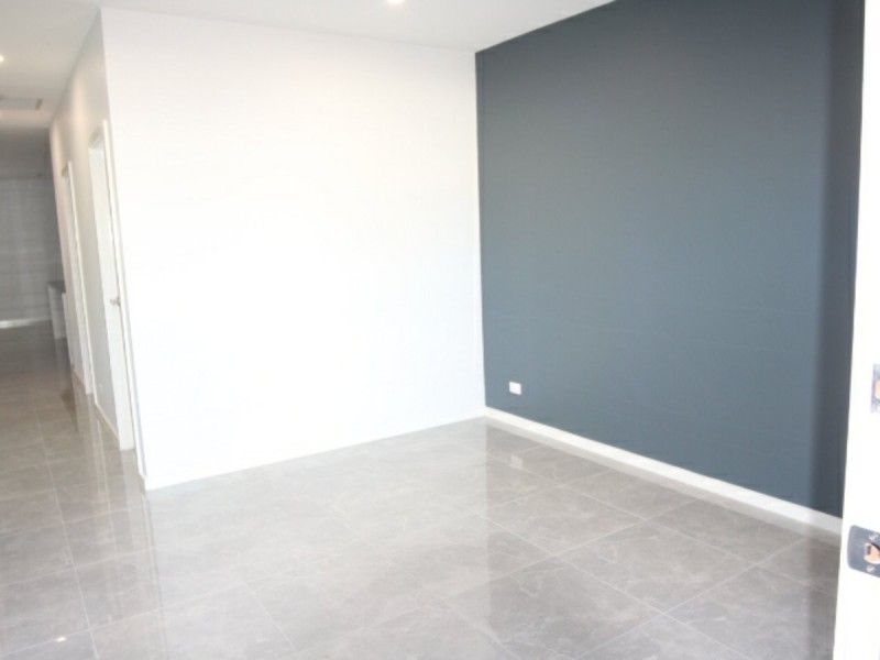 28 Chinnocks Ave, Campbelltown NSW 2560