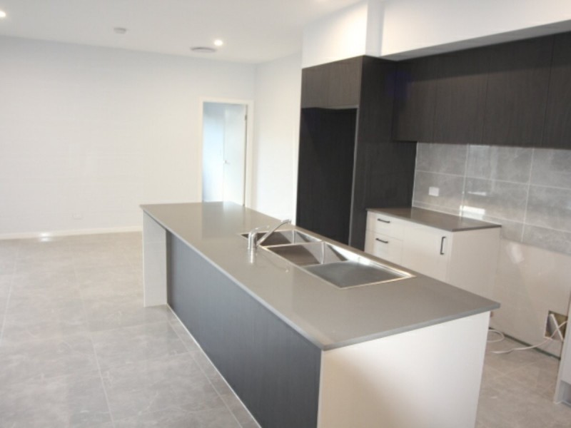28 Chinnocks Ave, Campbelltown NSW 2560