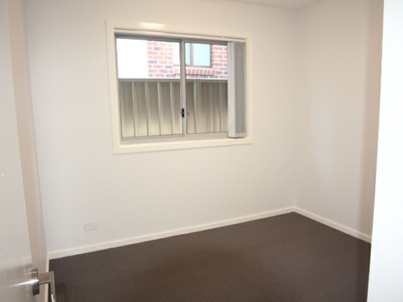 28 Chinnocks Ave, Campbelltown NSW 2560