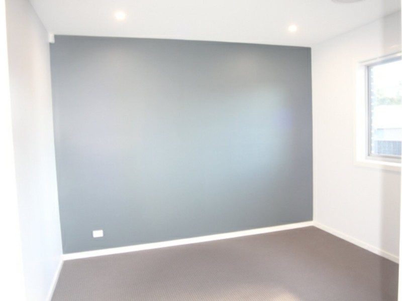 28 Chinnocks Ave, Campbelltown NSW 2560