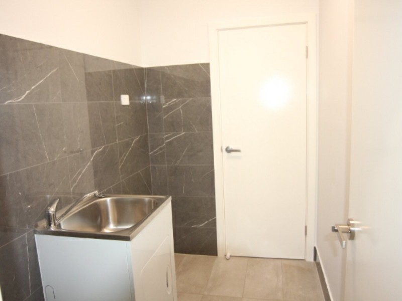 28 Chinnocks Ave, Campbelltown NSW 2560