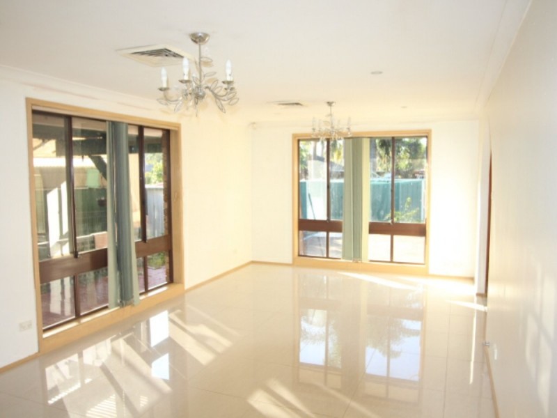 31 Rutherglen Drive, St Andrews NSW 2566