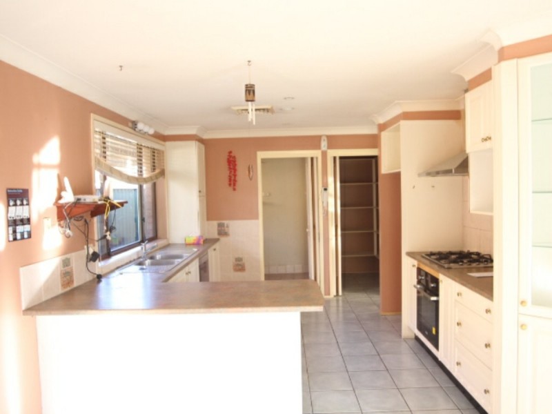 31 Rutherglen Drive, St Andrews NSW 2566