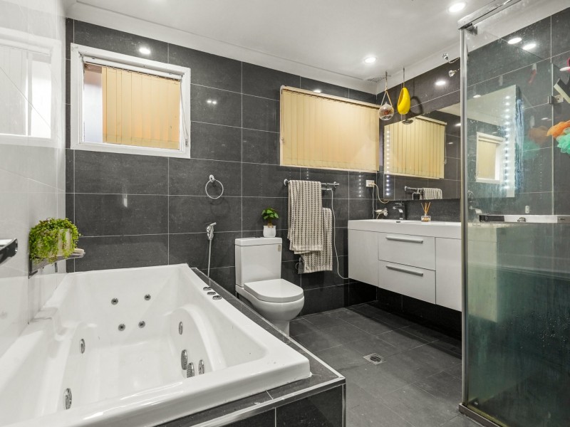 51 Brudenell Avenue, Leumeah NSW 2560
