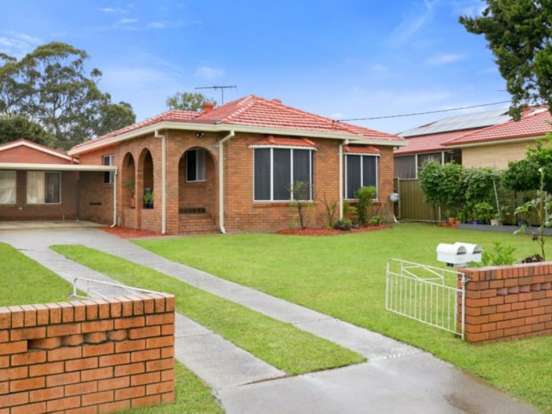 8 Christie Street, Minto NSW 2566