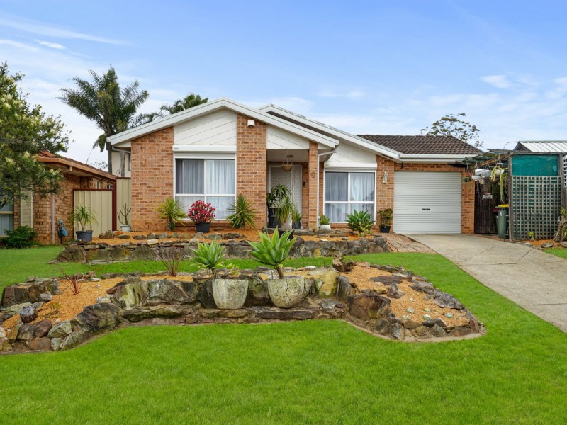 4 Kemp Pl, Minto NSW 2566