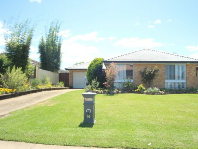 8 Glendower Street, Rosemeadow NSW 2560