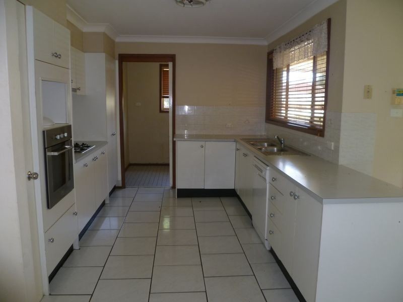 5 Peat Close, Eagle Vale NSW 2558