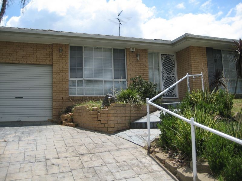 30 Downes Crescent, Currans Hill NSW 2567