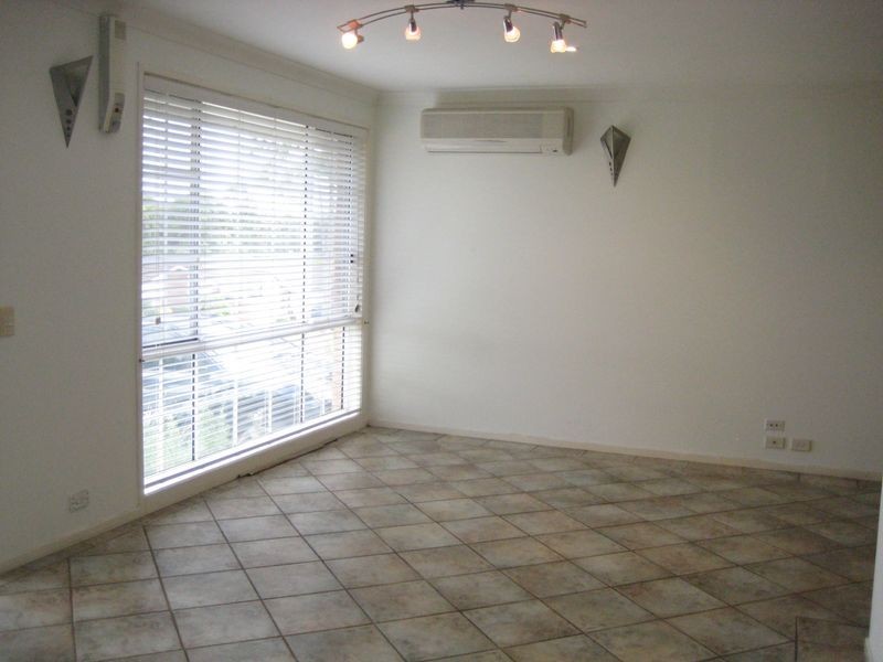 30 Downes Crescent, Currans Hill NSW 2567