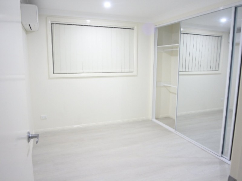 40 a wood lark place, Glenfield NSW 2167