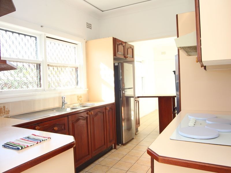 7 Cyprus Street, Macquarie Fields NSW 2564