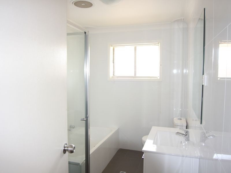 11/4 Dotterel Place, Ingleburn NSW 2565