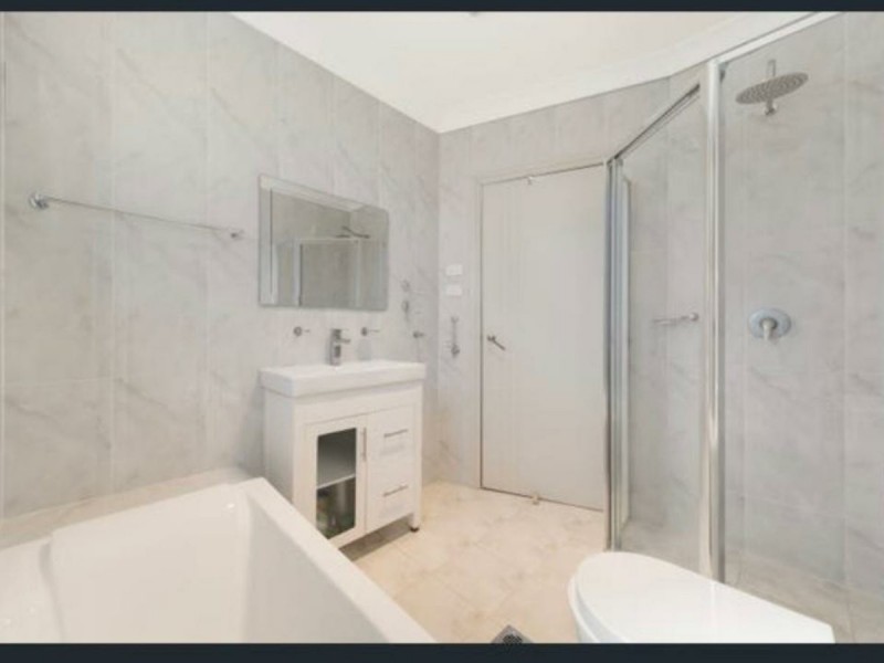 69b oxford road, Ingleburn NSW 2565