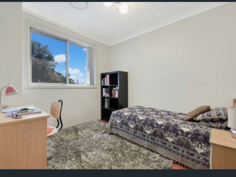 69b oxford road, Ingleburn NSW 2565