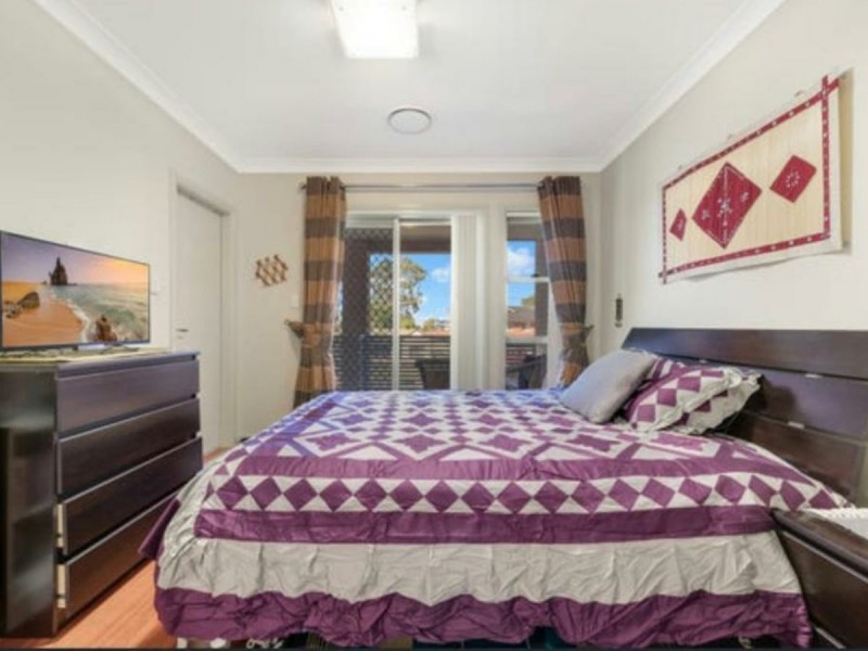 69b oxford road, Ingleburn NSW 2565
