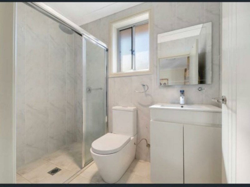 69b oxford road, Ingleburn NSW 2565