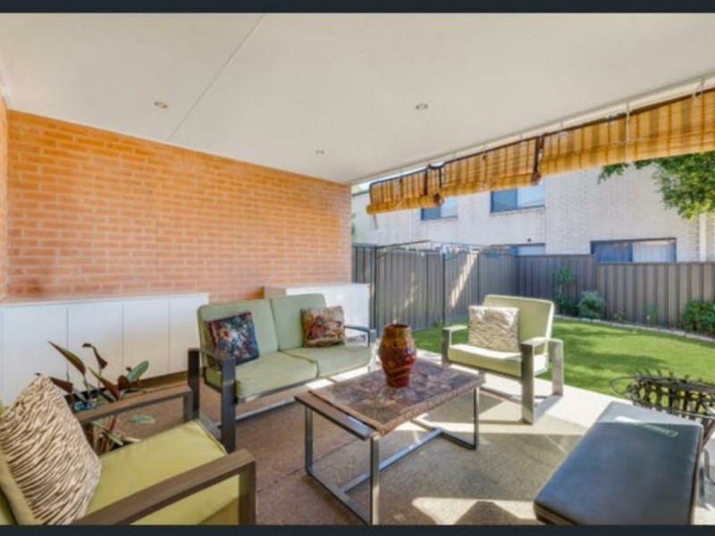 69b oxford road, Ingleburn NSW 2565