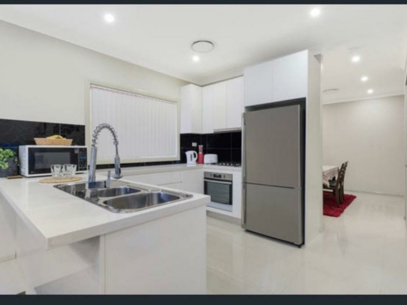 69b oxford road, Ingleburn NSW 2565